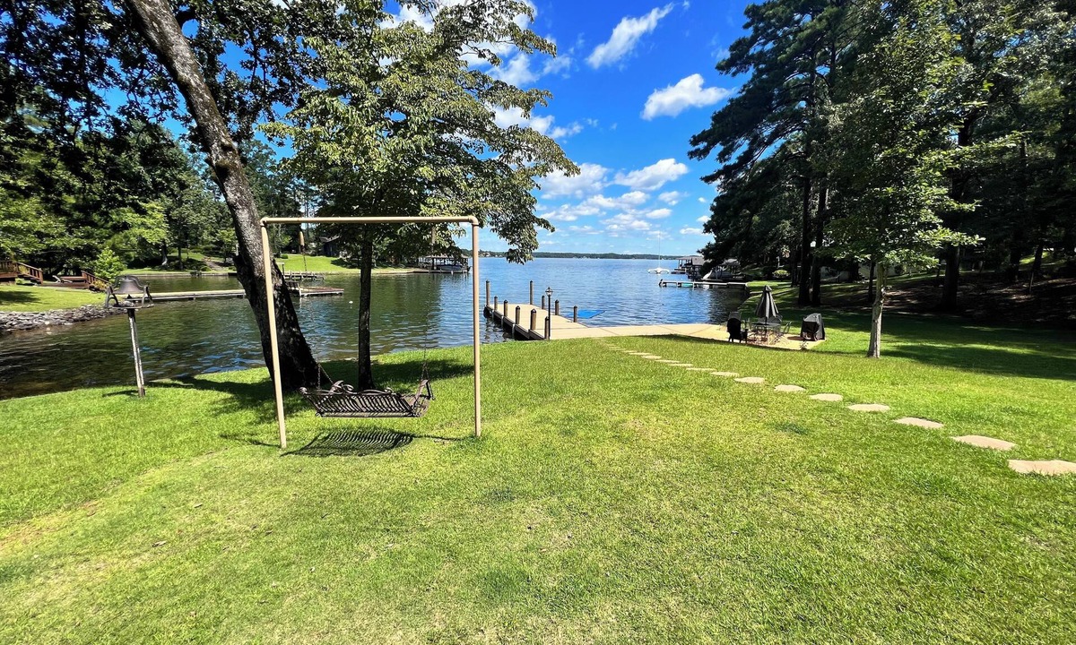 Dadeville Cabin | Auburn - Great view and screened in porch - Lake Martin family gatherings