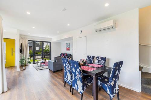 Mangere House | Auckland airport homes six minutes from airport three bedrooms two and half bathrooms