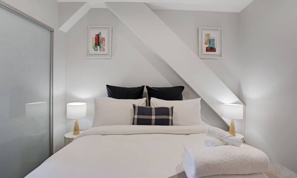 Parnell Apartment | Augustus Harmony Apartment with Parking & Air-con