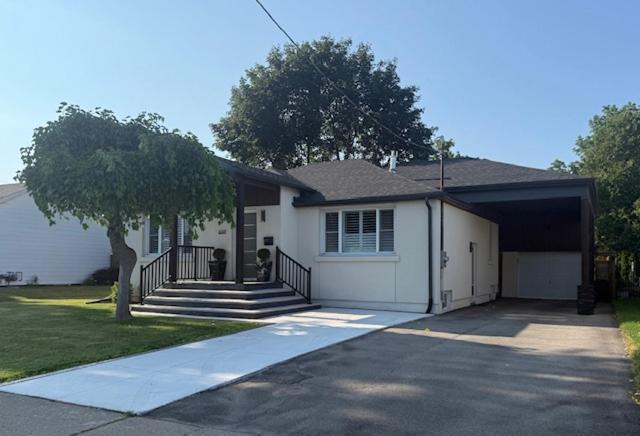 Niagara Falls Apartment | Aura Apartment Unit 2 Niagara Falls Self Check-in, Wifi and 1 Parking free