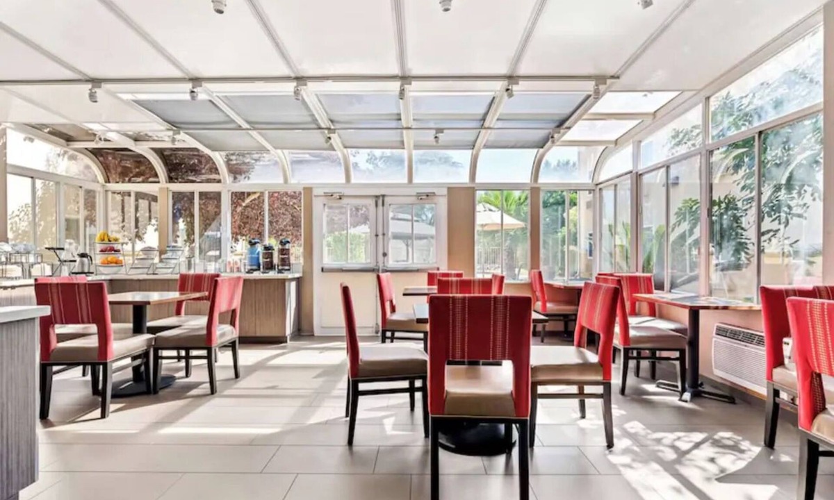 Modesto Hotel | Aurora Inn