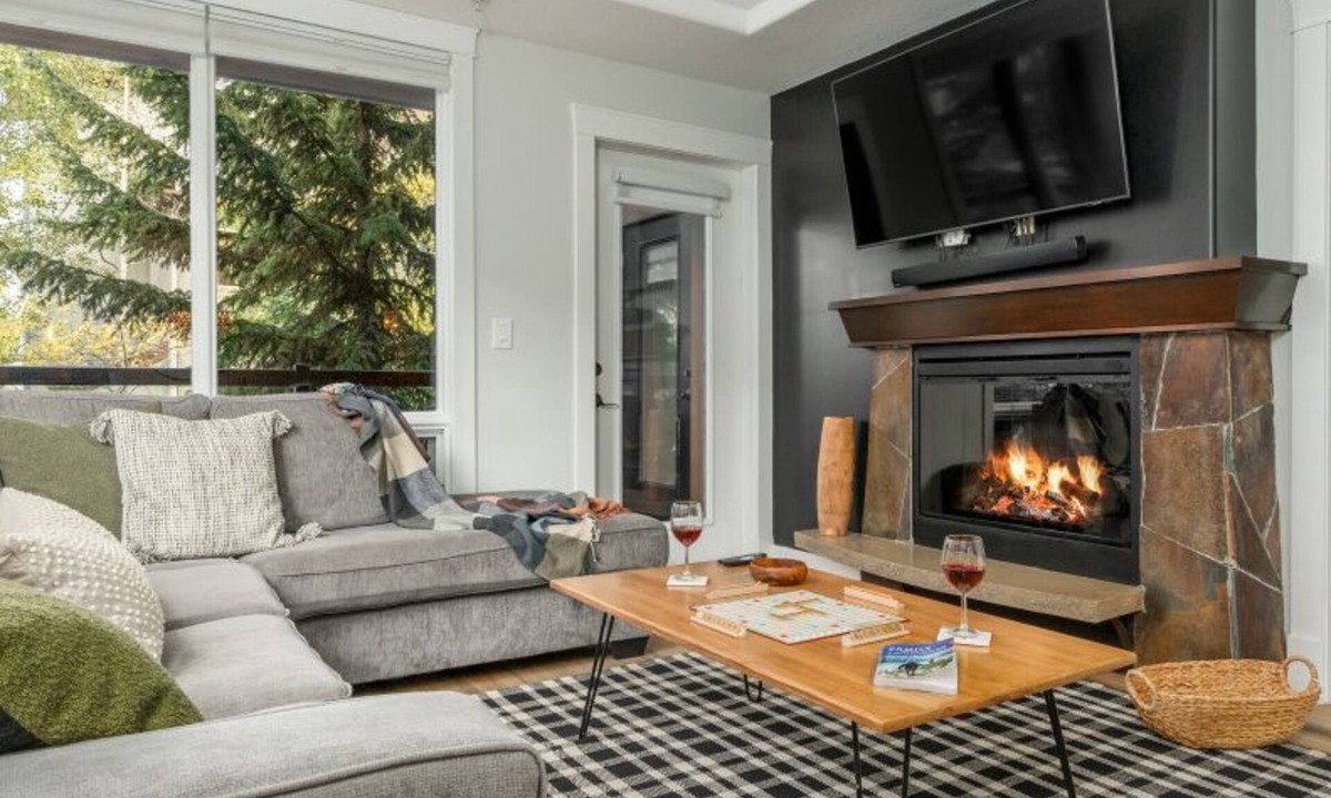 Canmore Apartment | Aurora Ray | Spa, Pool & Hot Tub