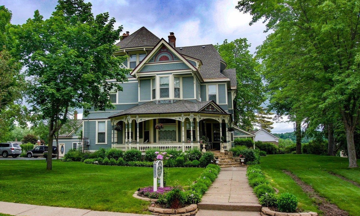 Stillwater Hotel | Aurora Staples Inn