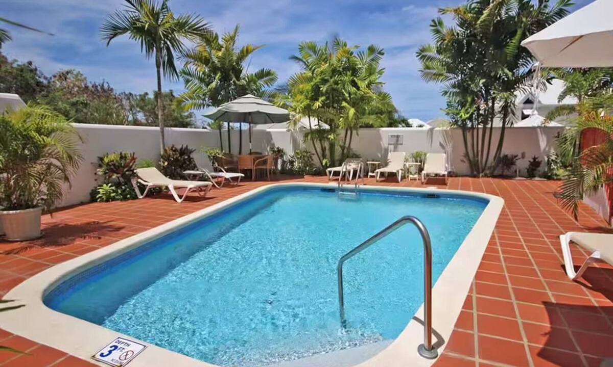 Mullins Condo | Aurora Tropical