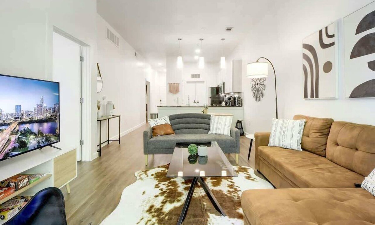 Travis Heights Apartment | Austin 2BR/2BA | Pool, Gym, Parking 30+ Night Stay