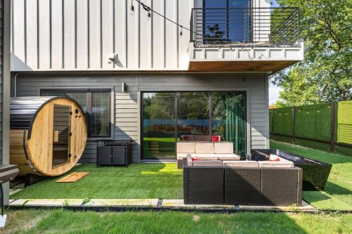 South Manchaca House | Austin 4BD Oasis with Sauna Cold Plunge Beauty Bar