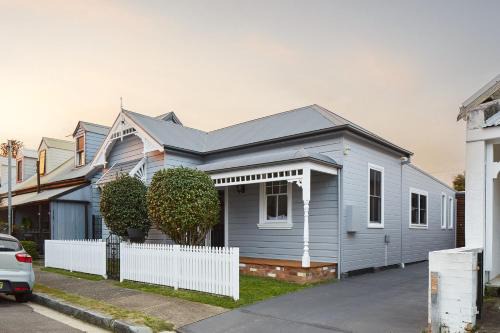 The Junction House | Austin Cottage - 1 bed option - Pet Friendly!