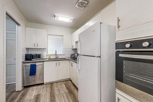 Highland Park West Apartment | Austin Hillside Haven