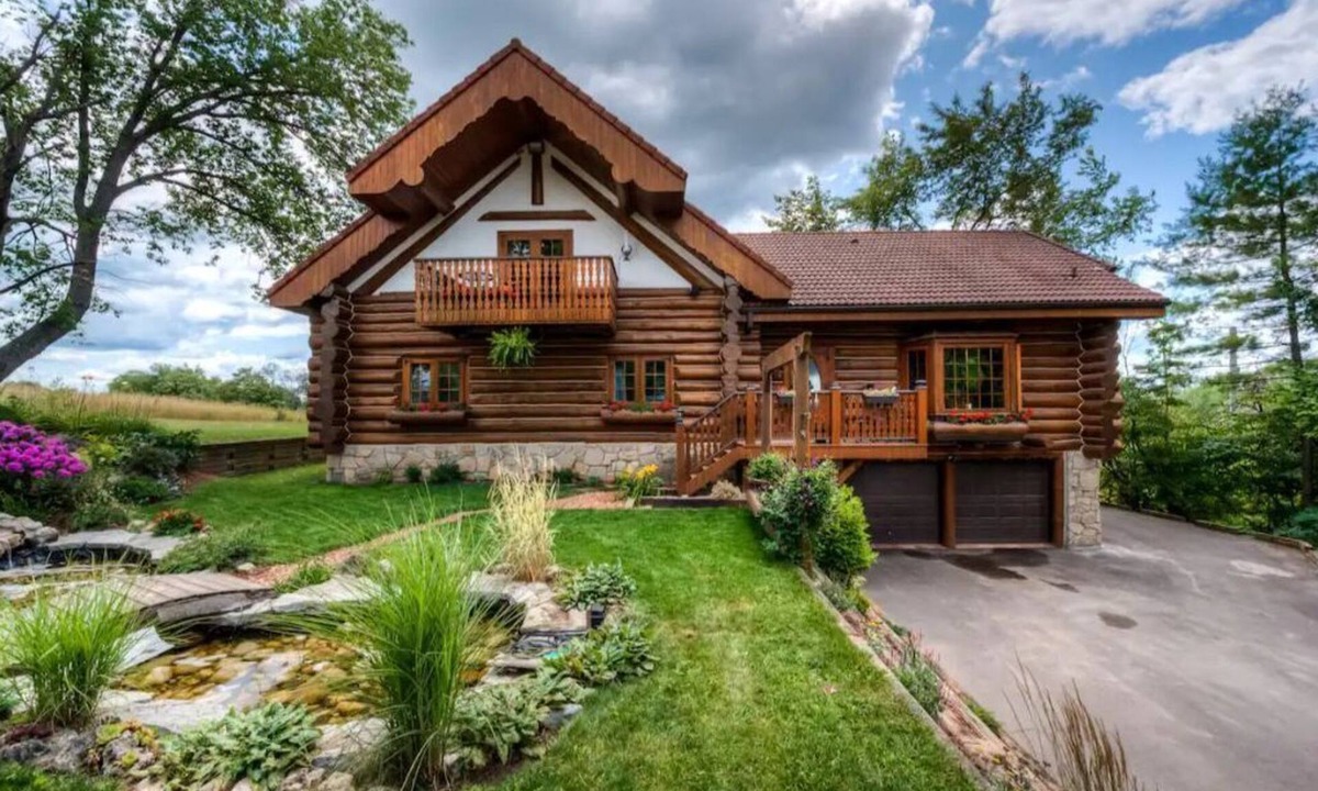 Township of Woolwich House | Austrian Log house