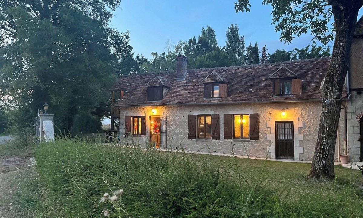 Sainte-Gemme-en-Sancerrois House | Authentic house, large garden with trees, in the middle of the Sancerre vineyards.