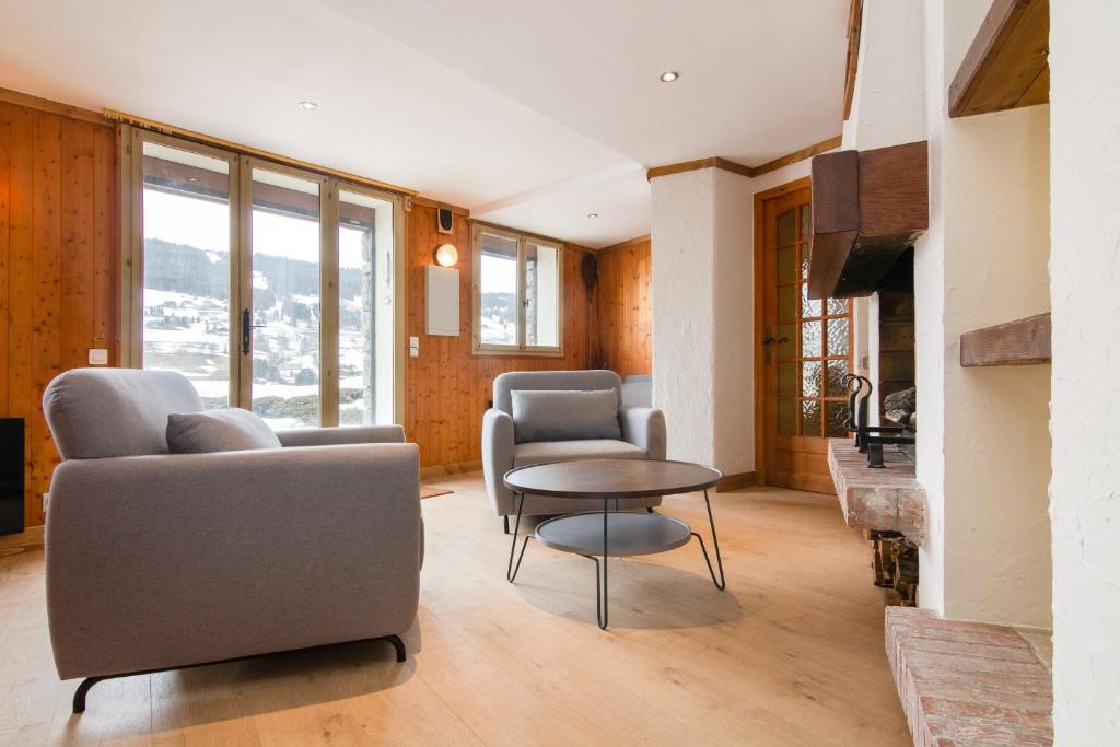 Le Planellet Apartment | Authentic 2BR apartment 500m from city center