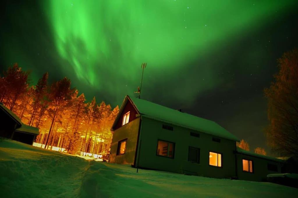 Pelkosenniemi House | Authentic Arctic Country House By the River