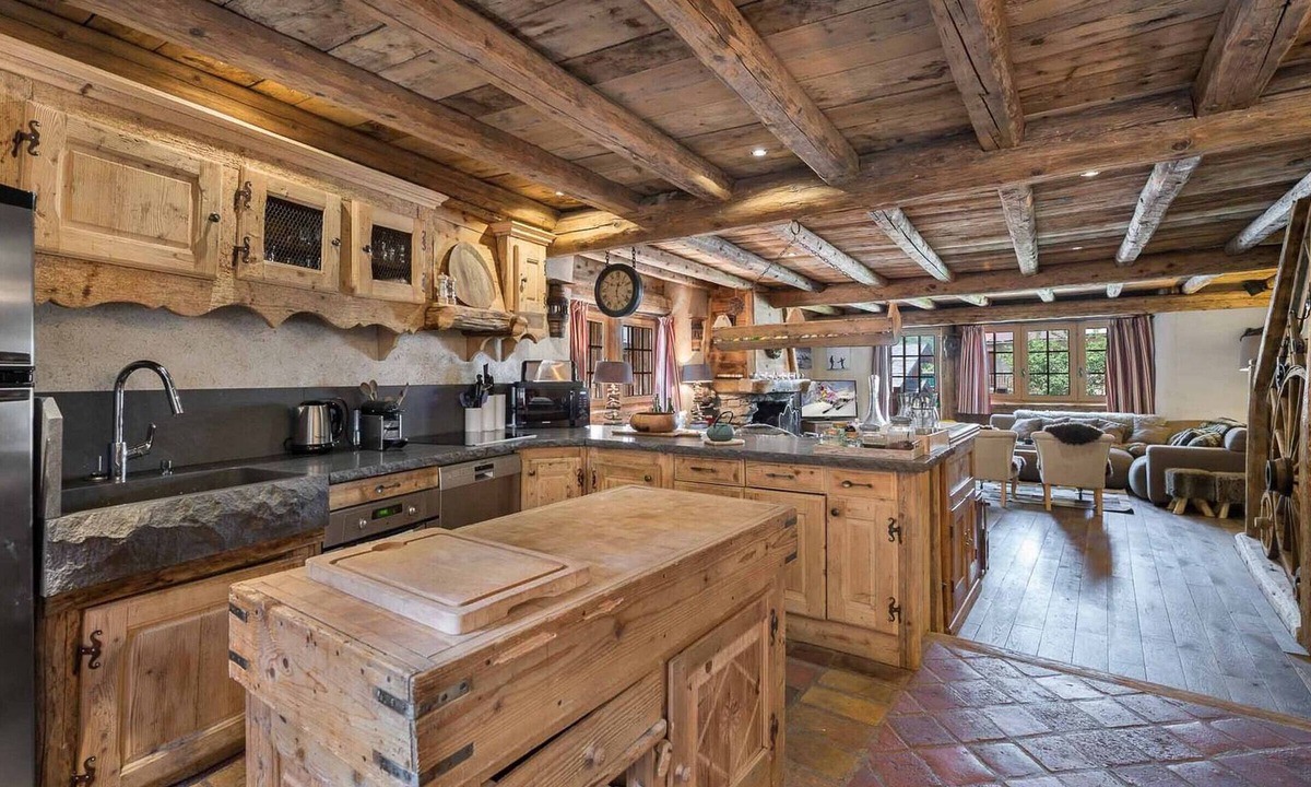 Le Raffort Ski Chalet | Authentic chalet with jacuzzi, sauna and parking for 12 people