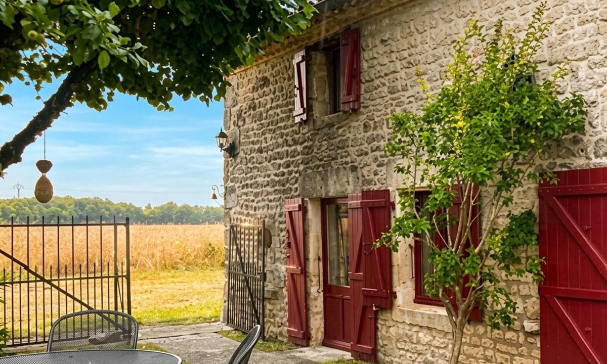 La Villedieu House | Authentic Charente house in a quiet natural area