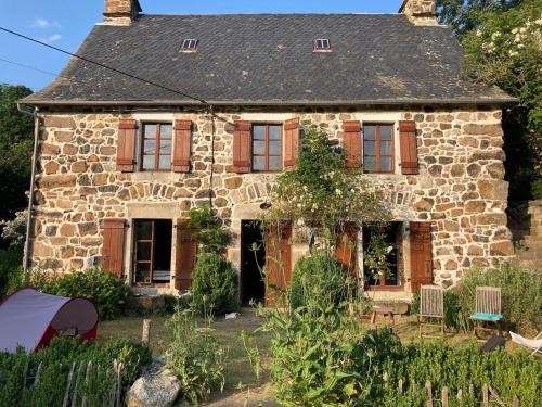 Saint-Hippolyte House | Authentic Country House with Charm in the Heart of the Auvergne Volcanoes