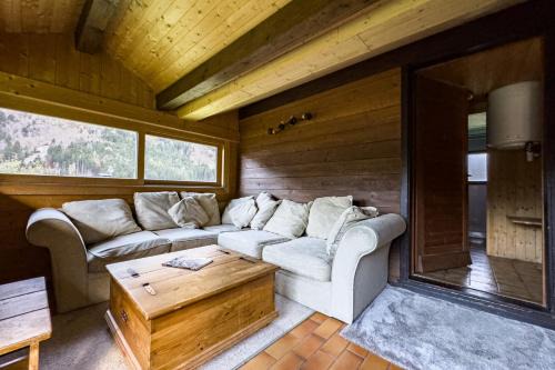 Les Bossons Ski Chalet | Authentic family chalet with garden in Chamonix