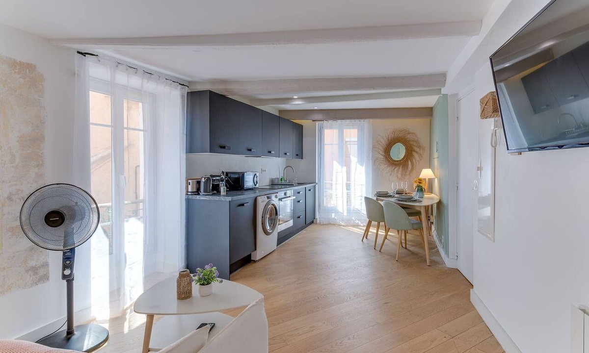 Villefranche-sur-Mer Apartment | AUTHENTIC VILLEFRANCHE AP4472 By Riviera Holiday H
