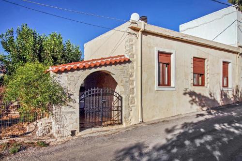 Exopoli House | Authentic House in Georgioupoli with Mountain View