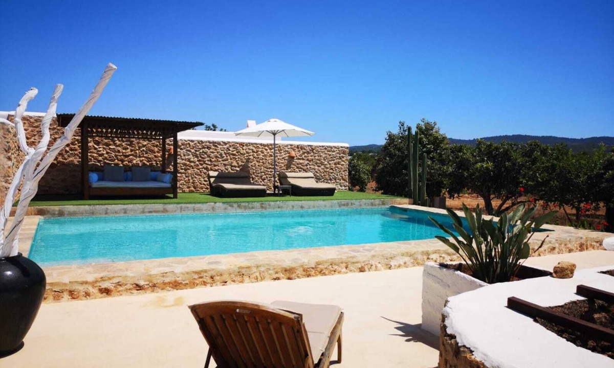 Sant Antoni de Portmany Villa | 🌞AUTHENTIC IBIZA STYLE VILLA🏡 HUGE PRVTE POOL🏊‍♂️BBQ🍴A/C❄️WIFI 📶& PARKING🚗