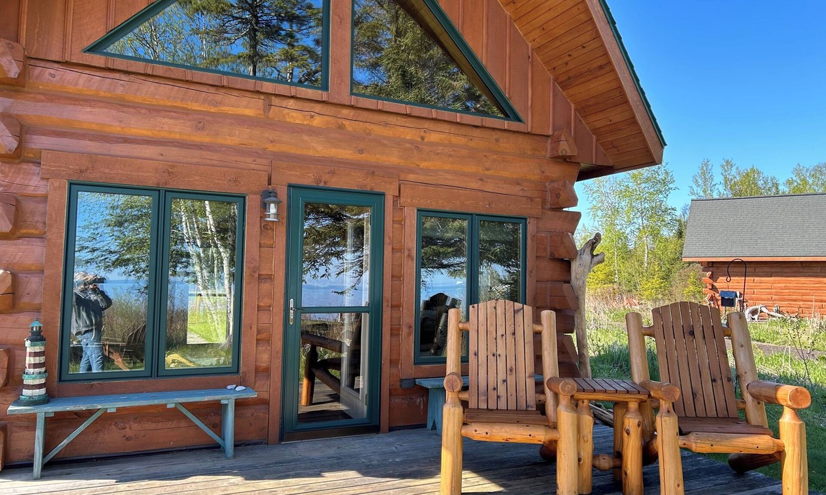 Port Wing Cabin | Authentic log cabin perfect for 2❣️Fantastic Lake Superior Views & beach access!
