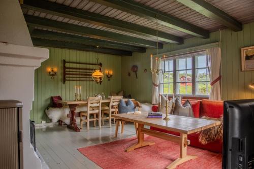 Ustaoset House | Authentic Norwegian Cabin by Hallingskarvet