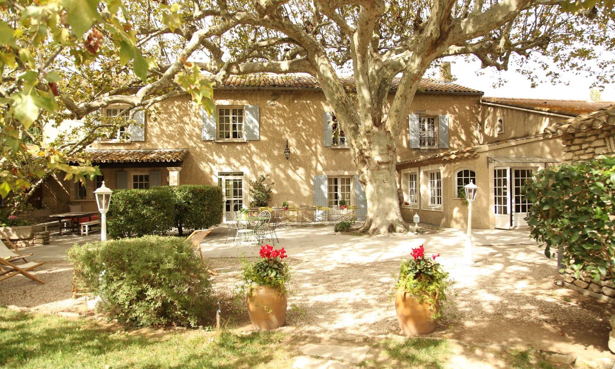 Saint-Andiol House | Authentic Provençal Mas | Sleeps 25 | 10 En-suite Suites | Pool | Large Garden