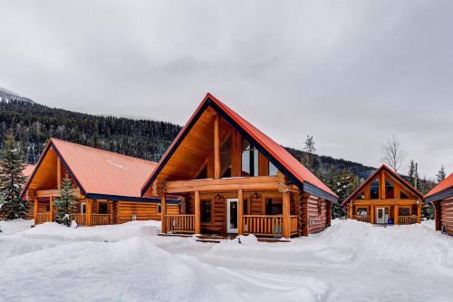 Golden Ski Chalet | Authentic, Timber Log Cabin Perfect for Groups