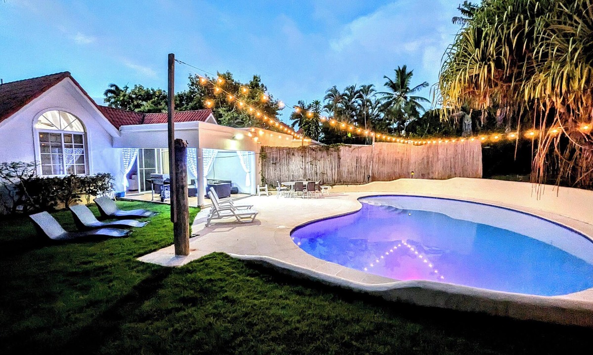 La Mulata Villa | Authentic Tropical Villa w/XXL Pool in Casa Linda