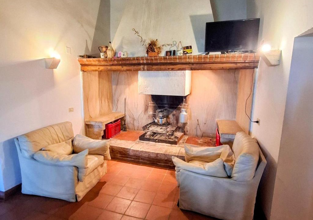 Serre di Rapolano Apartment | Authentic Tuscany Escape with Garden, Near Siena & Chianti