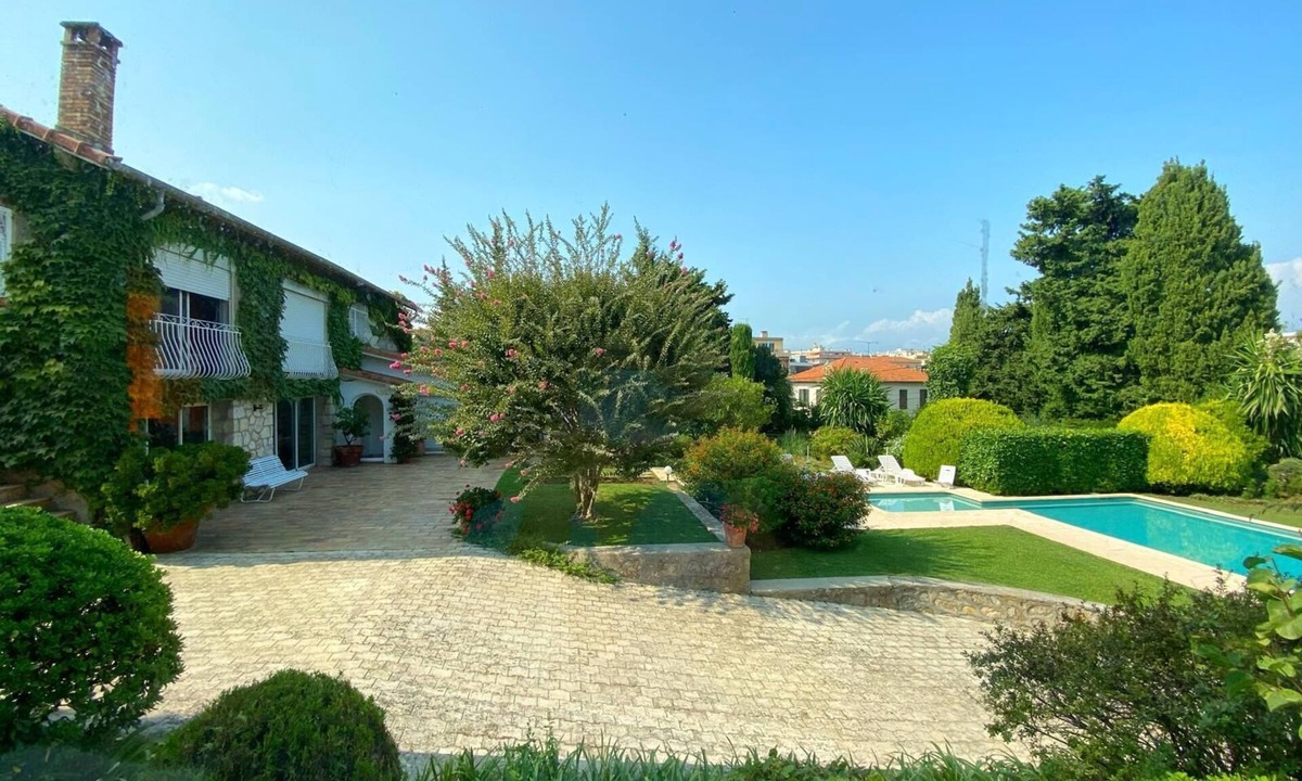 Antibes Old Town Villa | Authentic Villa with Pool & Garden