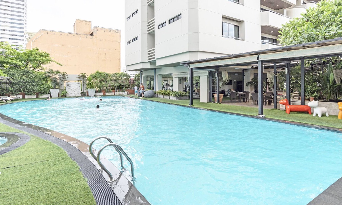 Samsen Nai Condo | Authentic Wooden 3BR near BTS Sanam Pao