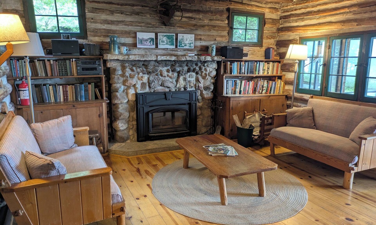 Sturgeon Bay Cottage | Authentic Waterfront Log Cottage On Sand Beach