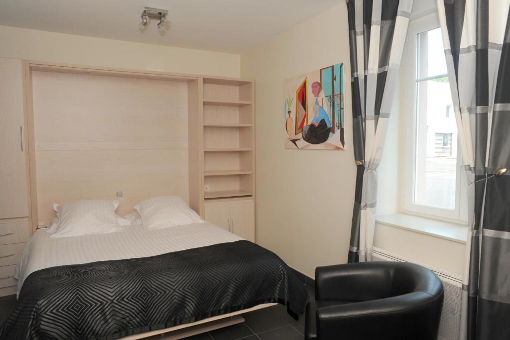 Vienne Apartment | Aux Jardins de L'Isle