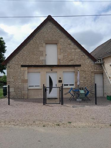 Breugnon House | AUX MERVEILLES DES ORMES