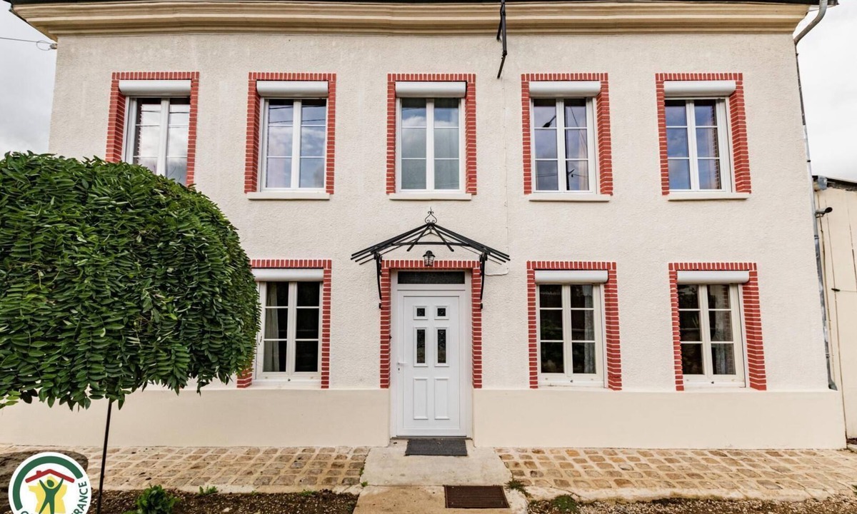 Dormans House | AVA House - DORMANS