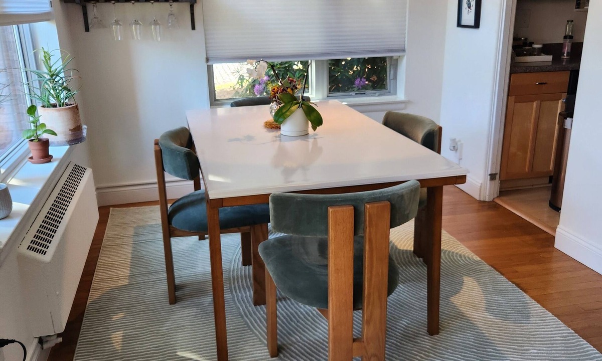West Queen Anne Condo | AVAILABLE FOR WORLD CUP: Lovely 2-BR condo in view of the city skyline