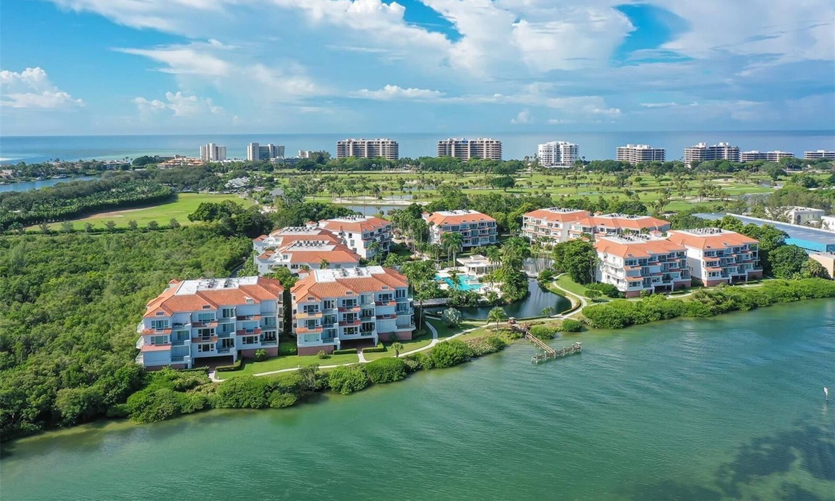 Sarasota Apartment | Available Off-Season Only (May 15-December 31)Only! A True Tropical Oasis At Tangerine Bay Club!