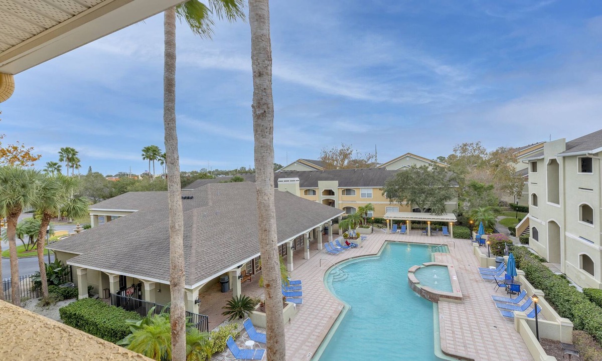 Clearwater Condo | Avalon. Fully renovated 2024. Pool view