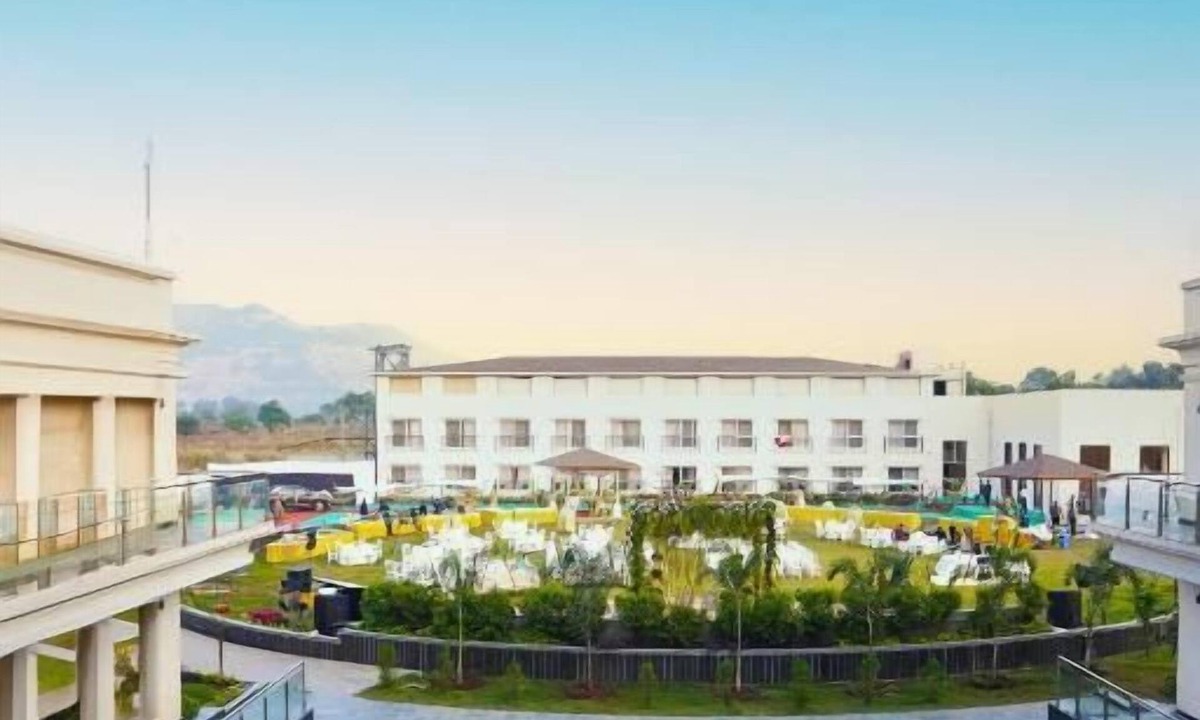 Karjat Hotel | Aveda Estrella