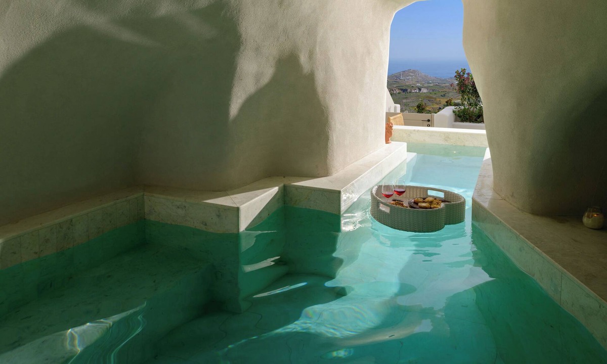 Pyrgos Hotel | Avelora Suites
