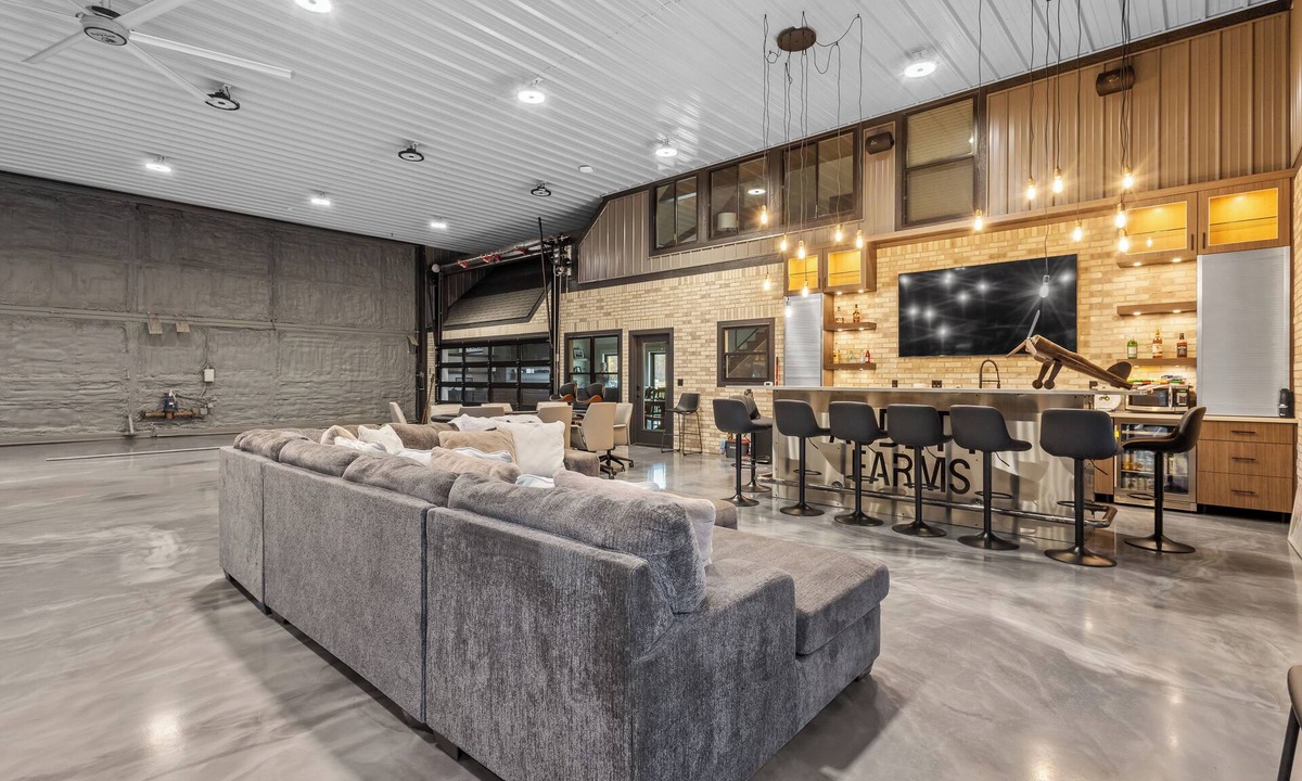 Boone Grove House | Aviation Getaway with Private Runway Access!
