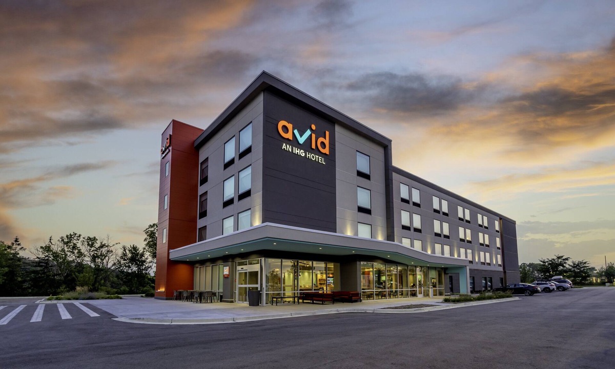 Waukesha Hotel | avid hotel Milwaukee West Waukesha by IHG
