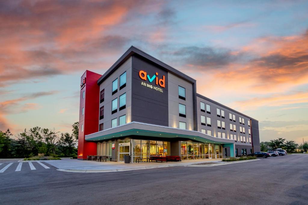 Waukesha Hotel | avid hotels Milwaukee West - Waukesha by IHG