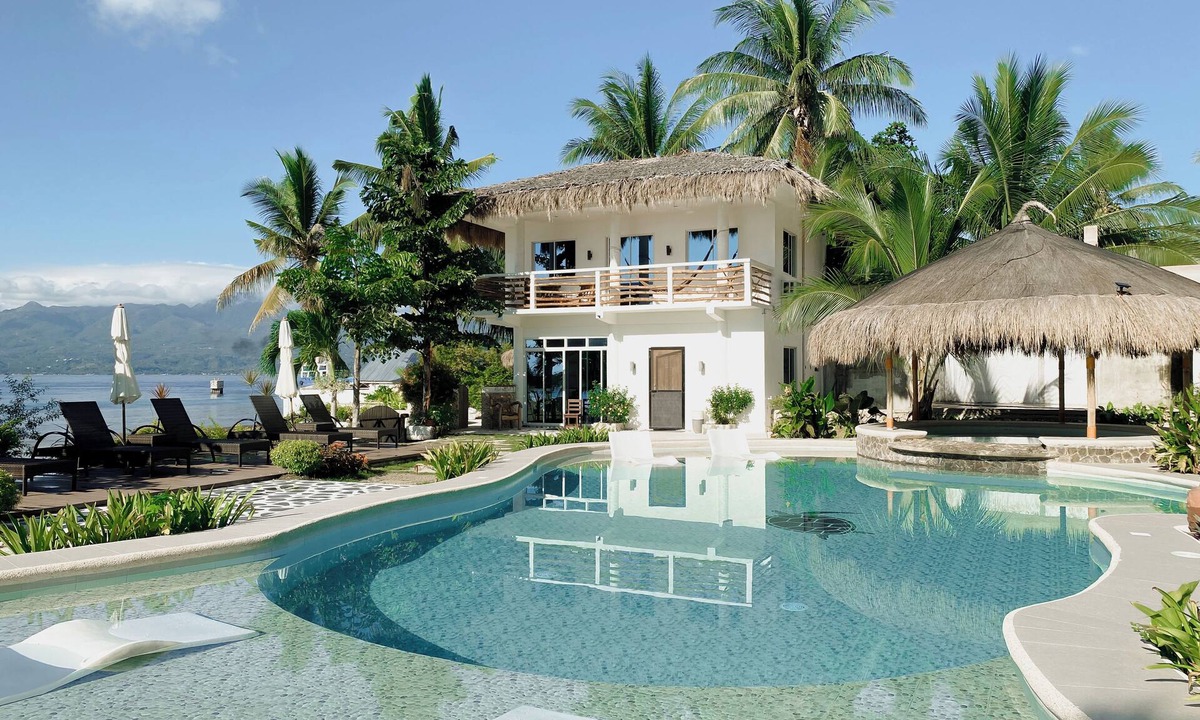 Santander Resort | Avila's Horizon Dive Resort Santander