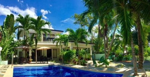 Basdiot Hostel | Avila's Hostel Moalboal near Beach