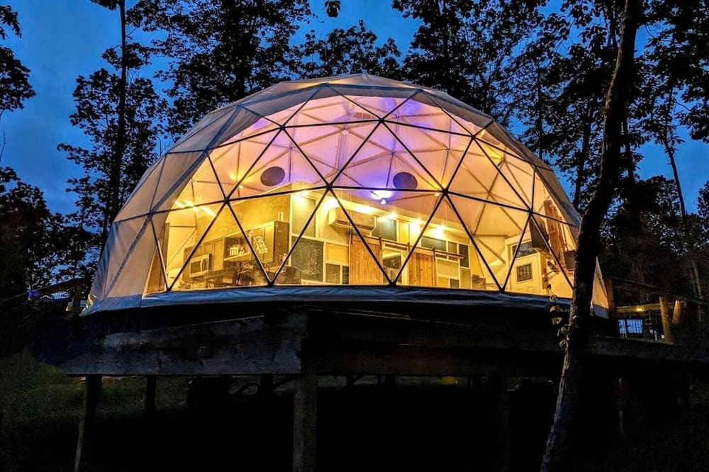 Coalmont Cabin | Award-Winning Glamping Dome with Panoramic Pond Views near The Caverns, Coalmont TN