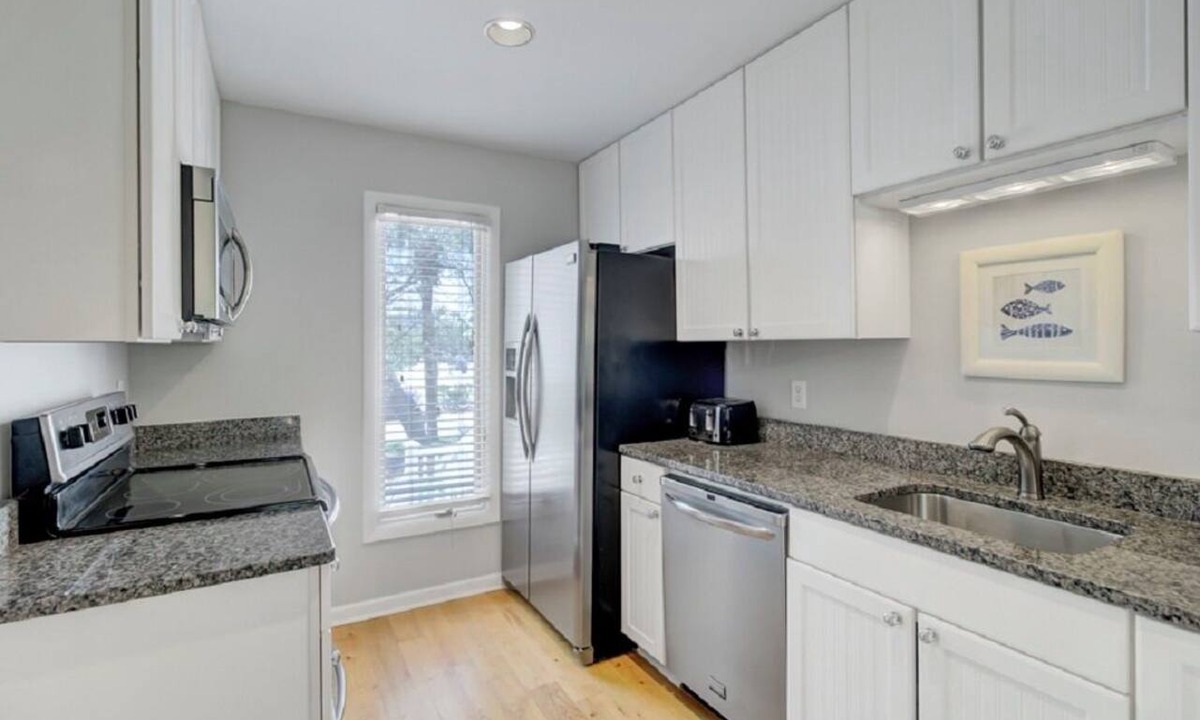 Isle of Palms Condo | Award-Winning Resort Amenities | Racquet Club 2