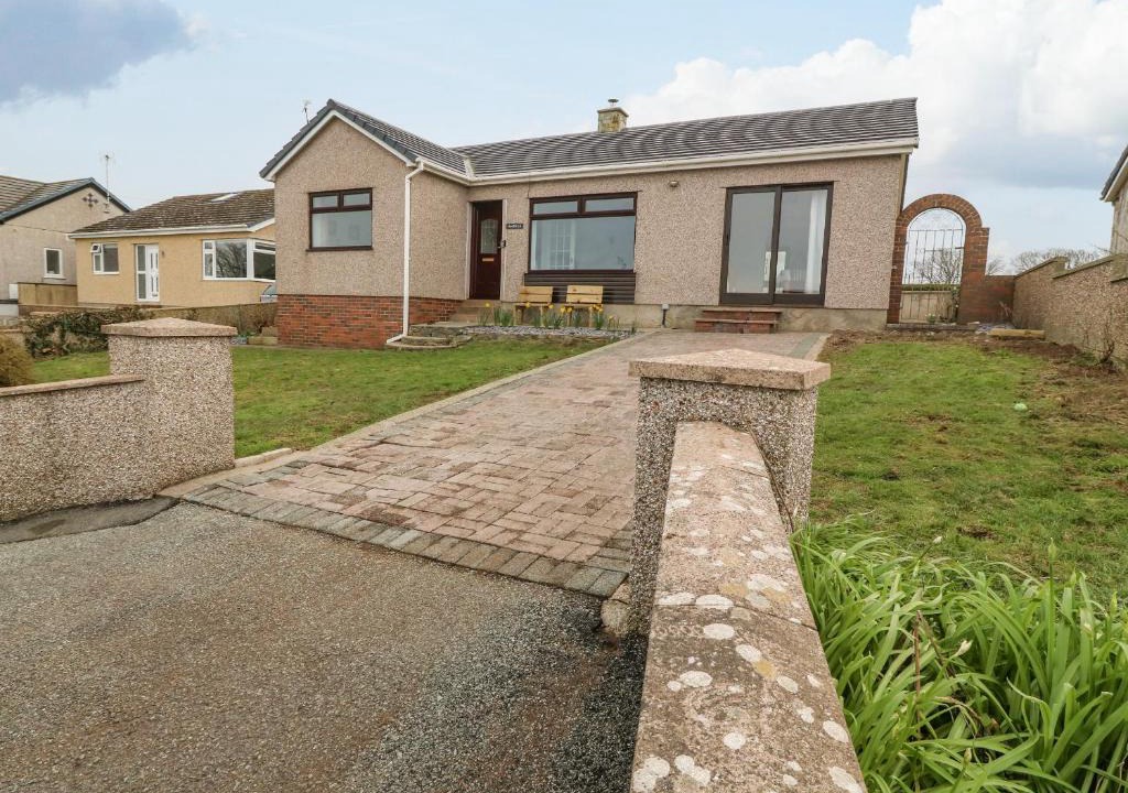 Llanfaelog House | Awelfryn