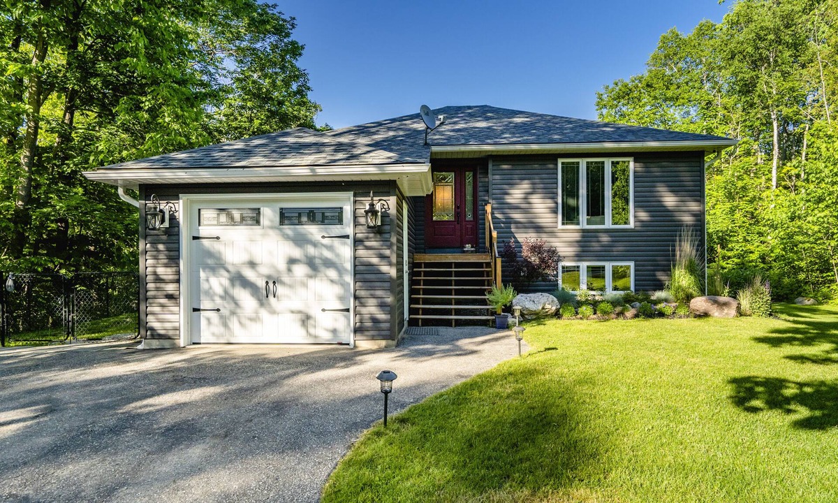 Lafontaine Cottage | ✨Awenda Provincial Park Dream Cottage✨💫🏡🧿 * Hot Tub & Dog Friendly *