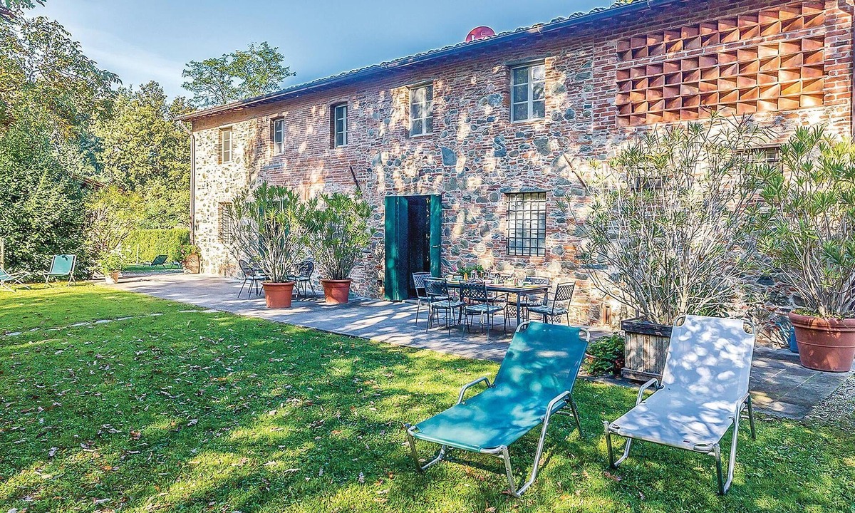 Capannori Apartment | Awesome apartment in Gragnano-Capannori LU with WiFi